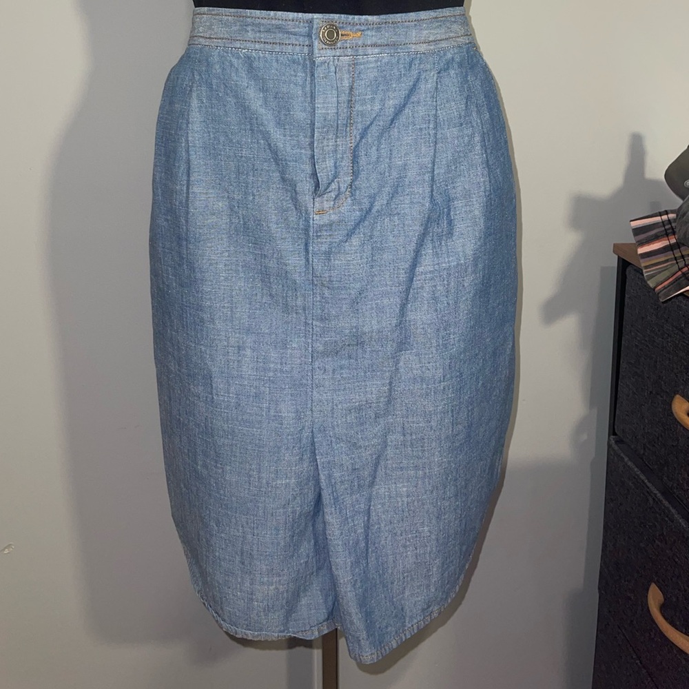 Banana Republic lightweight Denim Blue skirt with pockets woman’s size 6